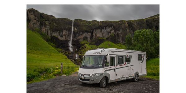 visuel Stationner avec son Camping-Car dans la nature .