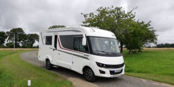 visuel Nouvel intégral à salon arrière chez Rapido pour la collection 2022.