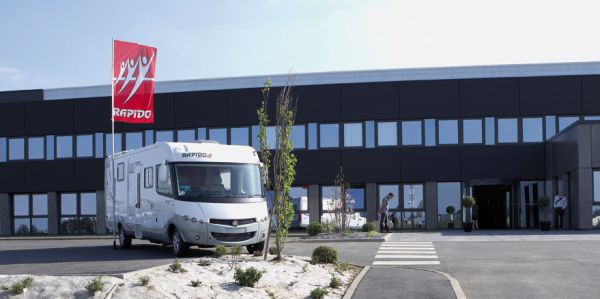 visuel Le club Rapido à Mayenne pour visiter l'usine .
