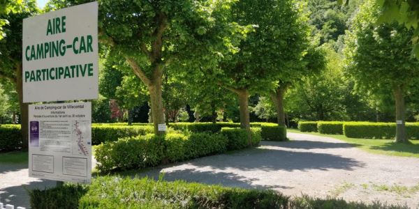 visuel Villecomtal en Aveyron • Aire de camping-car participative
