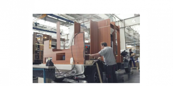 visuel Comment se déroule une visite d'usine de fabrication de camping-cars? 